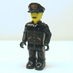 js019G Piloot, zwart pak, zwarte pet gebruikt *0M0000