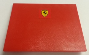 4515pb052-5G Dakpan 10 graden 6x8 Ferrari logo (sticker) rood gebruikt *3K000