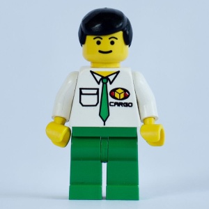 car001G Cargo - Witte shirt met CARGO logo, groene benen, zwart haar gebruikt *0M0000