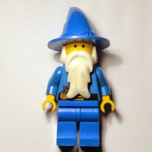 cas019G Dragon Knights - Tovenaar met baard en hoed gebruikt *0M0000