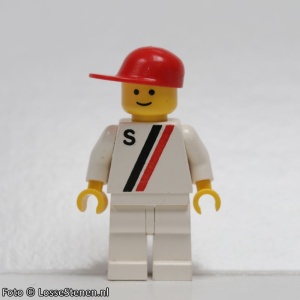 s008G S - witte met rode / zwarte stepen, witte benen, rode pet gebruikt *0M0000