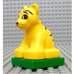 2334c03pb03-3G DUPLO welp op groene plaat (PAKKETPOST) geel gebruikt *