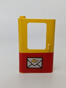 4181pb022-3G Trein, Deur 1x4x5 onder rood met sticker brief geel gebruikt *1D0000