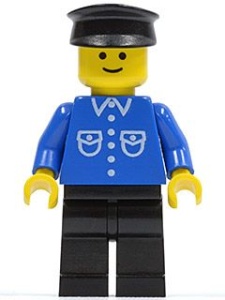 but021G Man, blauw overhemd met zakken en knopen, zwarte pet, zwarte benen gebruikt *0M0000
