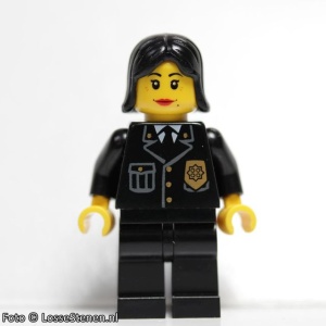 cop053 Politie-agente, jas met gouden embleem, zwrat haar, rode lippen gebruikt *0M0000
