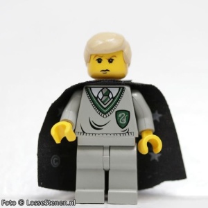 hp040 Draco Malfoy, Slytherin Torso, Light Gray benen, Black Cape met Stars NIEUW *0M0000