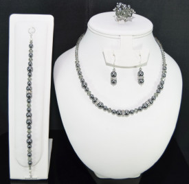 Set bijuterii cu cristale si perle SWAROVSKI ELEMENTS - light grey