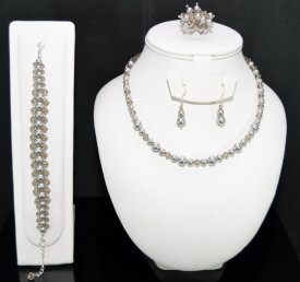 Set bijuterii cu cristale si perle SWAROVSKI ELEMENTS - light grey