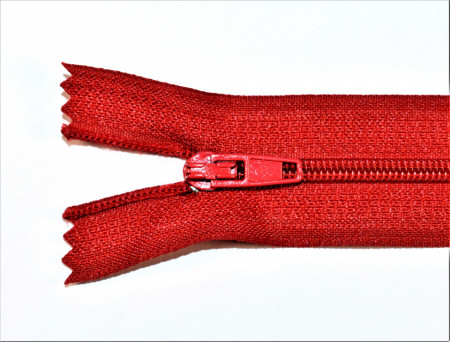 Fermoare nylon fixe nr. 3 - 20 cm rosu