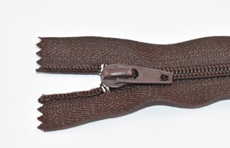 Fermoare nylon fixe nr. 5 - 20 cm maro