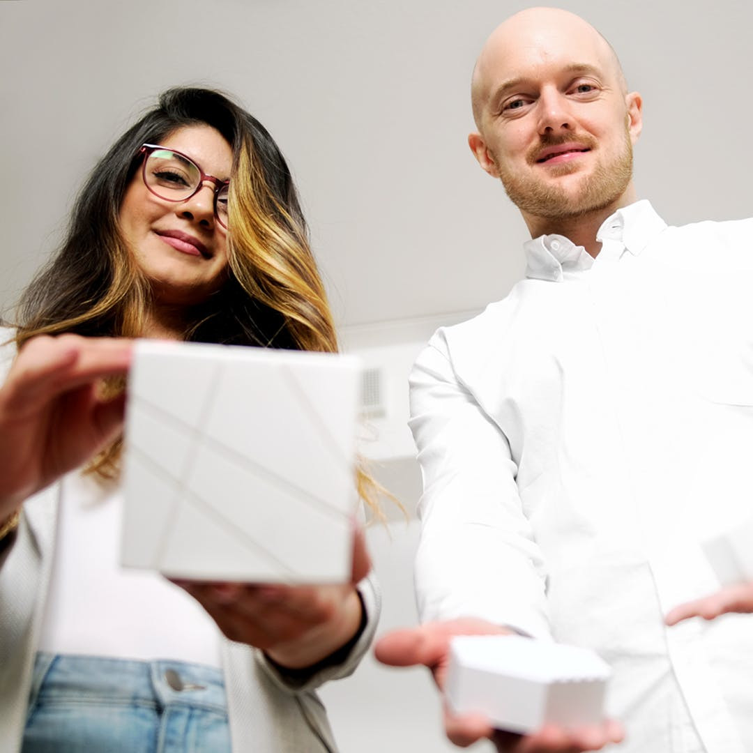 Parisa Hashemzehi și Erik Östlund — fondatorii Parisa Product Design, companie de forme de patiserie personalizate printate 3D