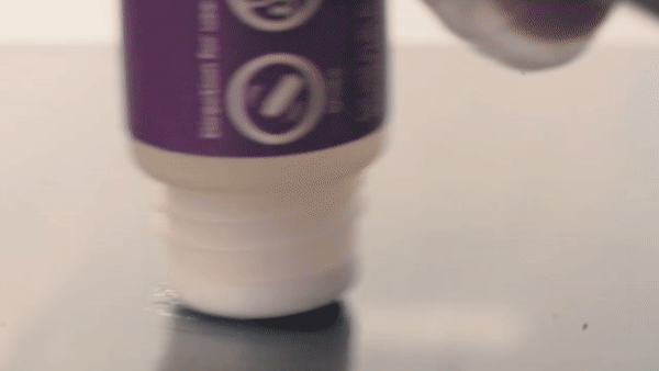 Aplicarea Magigoo pe platforma imprimantei 3D — mișcări circulare cu aplicatorul tip dab pentru strat subțire și uniform
