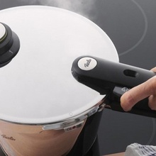 Set oala + tigaie (cratita) sub presiune Fissler VitaVit Premium, capacitate 4.5 + 2.5 Litri, diametru 22 cm, accesoriu aburi, inductie