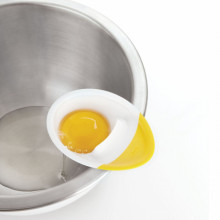 Separator pentru oua 3 in 1 OXO, plastic, alb/galben