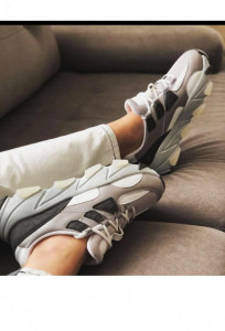 Adidasi din piele intoarsa ecologica cu insertii textile cu talpa din spuma foarte usori si comozi!