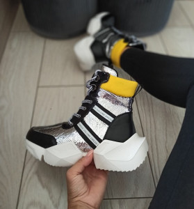 Adidasi Ruby