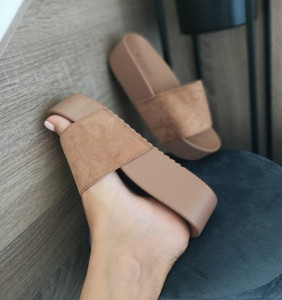 Papuci cu platforma Camel