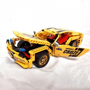 Set de constructie Yellow Race Machine - back pull, 354 piese