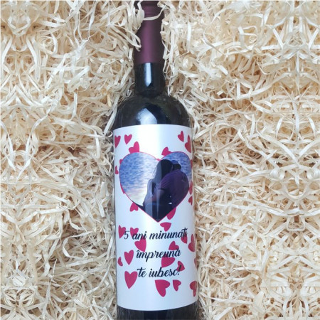 Vin personalizat cu o poza si text ”Love”