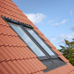 Fereastra de mansarda VELUX GGL 306630 Solar