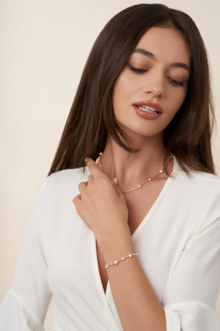 Bratara Pearls Play din gold-filled de 14k/20 si perle de cultura albe design Corina Mardari