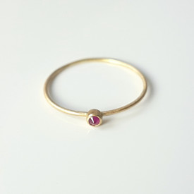 inel Essence of Red din aur 18k si 14 k satinat cu rubin inversat
