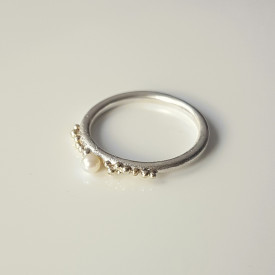Sleeping Beauty Ring in sterling silver, 14k gold granulation and white culture pearl