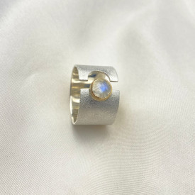 inel din argint si aur 14k cu piatra lunii, design si realizare Corina Mardari