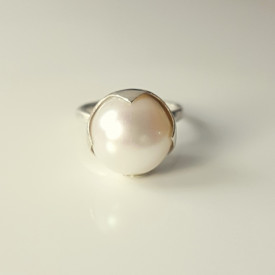Sleeping Beauty Ring in sterling silver and white culture pearl