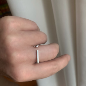 inel deschis din argint in design minimalist Corina Mardari