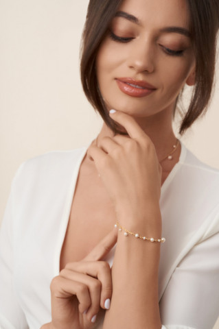 Bratara asimetrica din gold-filled de 14k/20 si perle de cultura albe design Corina Mardari