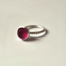 inel Sleeping Beauty din argint si granulatie aur 14k cu rubin si cuart