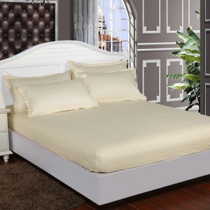 Cearceaf de pat cu elastic + doua fete perna, 180x200, culoare Crem, cod CS02