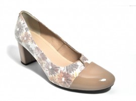 Pantofi bej cu varf de lac si motive florale din piele naturala M Shoes