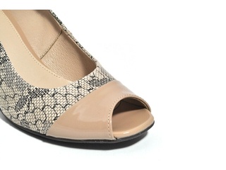 Pantofi bej cu imprimeu din piele naturala M Shoes DP34