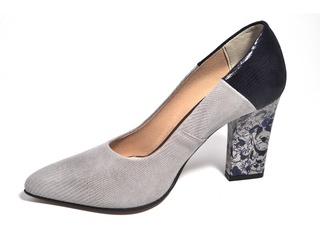 Pantofi crem cu aplicatii florale din piele naturala M Shoes