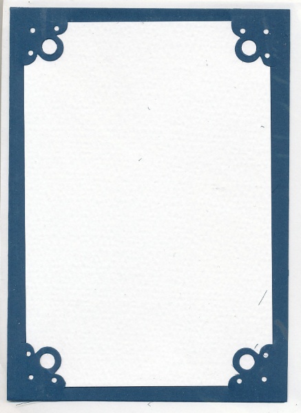 Drie donkerblauwe dubbele kaarten met witte oplegkaart en 3 witte enveloppen (Locatie: D96)