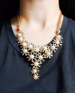 Colier bijuterie eleganta Reina Micaela in set de colier si cercei
