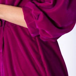 Rochie fucsia din catifea cu lungime asimetrica