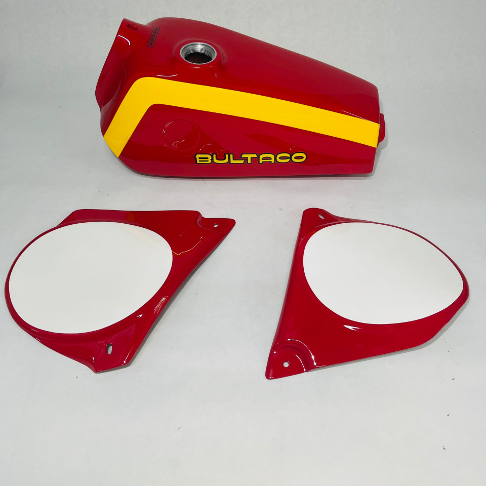 BULTACO PURSANG POMEROY KIT NEW GAS TANK AND SIDE