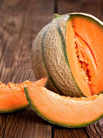 Marianna F1 - 500 sem - Seminte de pepene galben tip Cantalup de forma ovala costat cu miez de culoare portocalie si un gust deosebit cu aroma intensa potrivit pentru cultivarea in camp de la Cora Seeds