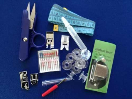 Set universal accesorii masina de cusut