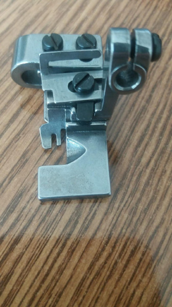 PiciorusPG-M700 -PF incretit - masina de surfilat