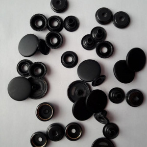 Capse 4 piese 17 mm