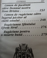 Carte de rugaciuni copertata cu scris mare