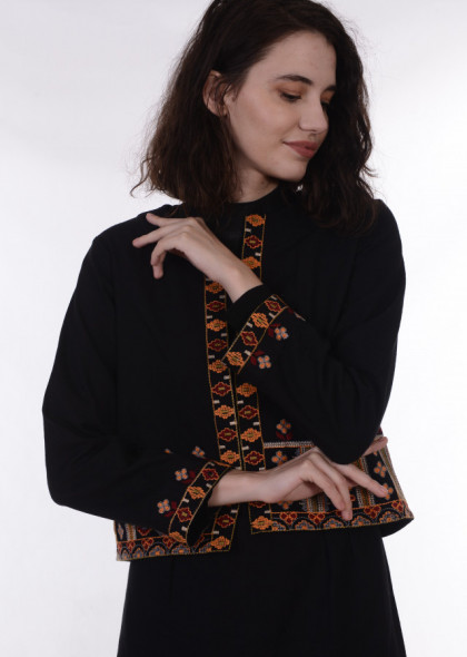 Jachetă stil tradițional cu broderie colorată