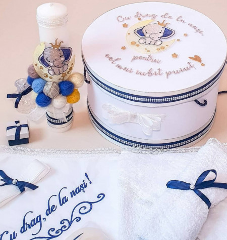 Trusou pentru botez cu cutie si lunamare tema