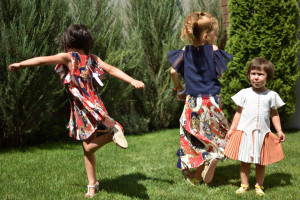 Bluza bleumarin cu manecuta fluturas