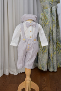 Costum de botez in 6 piese cu pulovar gri din bumbac gen sacou