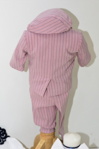 Costum de botez roz prafuit cu dungi bleomarin de baiat